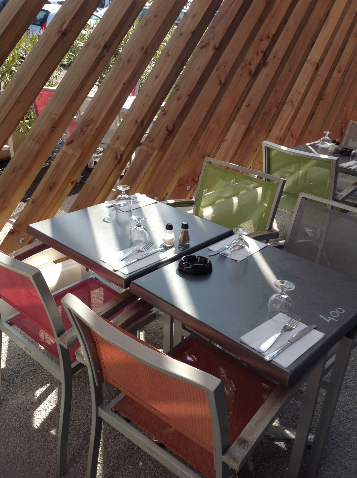Table dressée en terrasse
